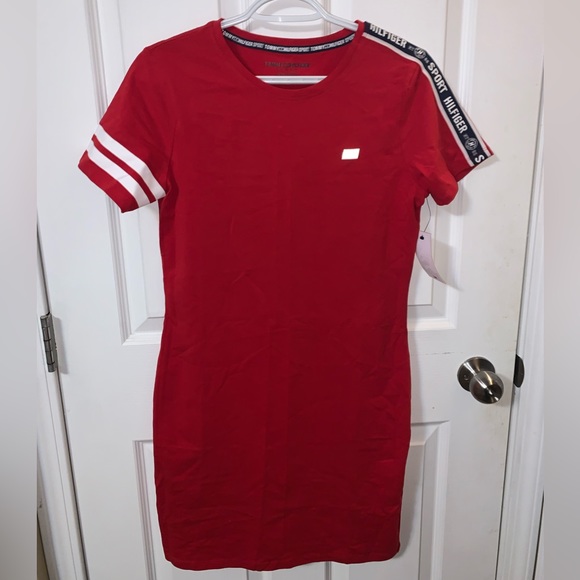 Red Tommy Hilfiger Size M - Picture 2 of 2